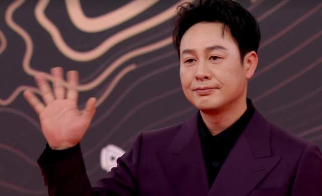澳门被撞见眼睛发红拒绝回应负面传闻AG真人娱乐张颂文有新进展！现身(图9)