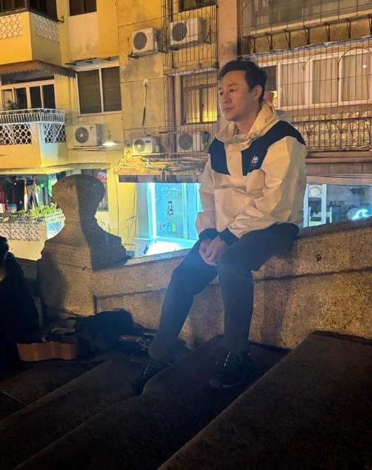 澳门被撞见眼睛发红拒绝回应负面传闻AG真人娱乐张颂文有新进展！现身(图11)