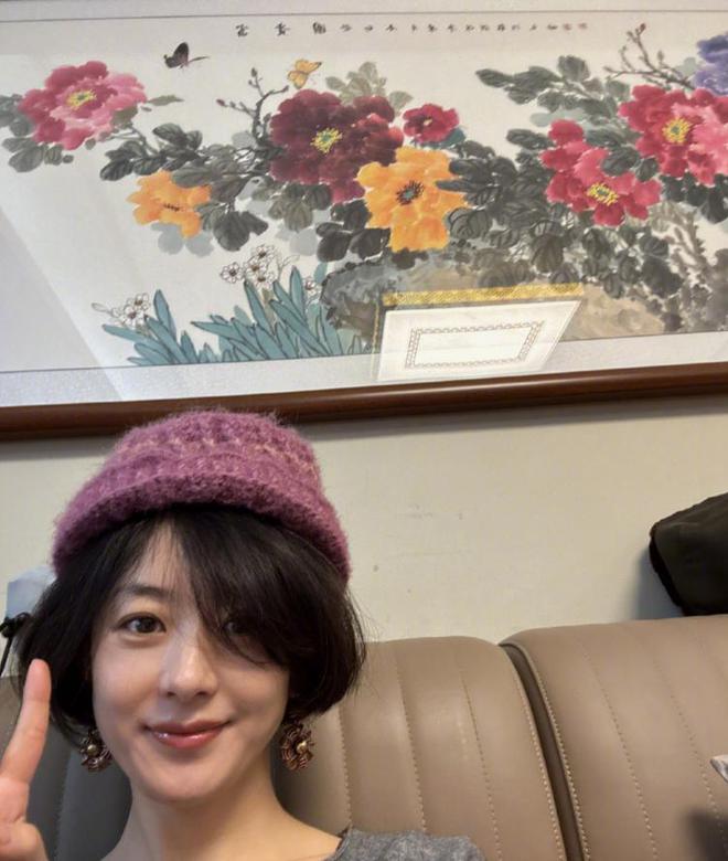 ！戴奶奶帽子拍照接地气晒爷爷给的压岁钱AG真人国际游戏赵丽颖初二回河北老家(图4)