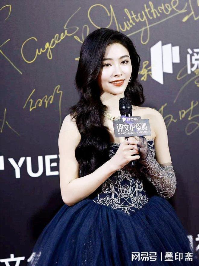 显、眼袋黝黑的殷桃治好了我的容貌焦虑AG真人平台新加坡这一晚：法令纹明(图19)