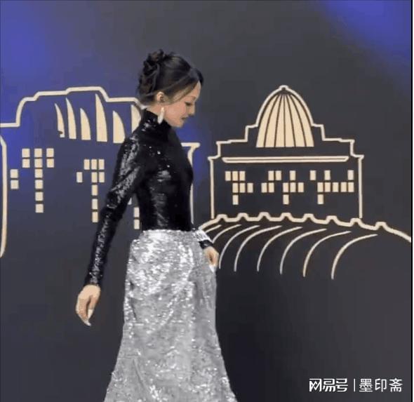 显、眼袋黝黑的殷桃治好了我的容貌焦虑AG真人平台新加坡这一晚：法令纹明(图4)